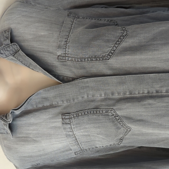 Anthropologie Cloth & Stone Split-Back Gray Chambray Buttondown - Picture 8 of 16